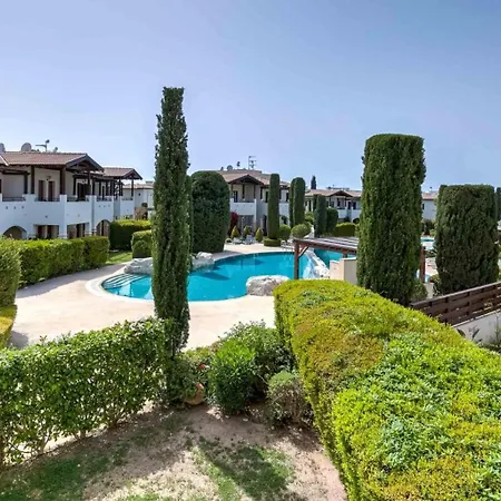 Modern Db12 - Aether, Overlooking Communal Pool In Heart Of Aphrodite Hills Kouklia